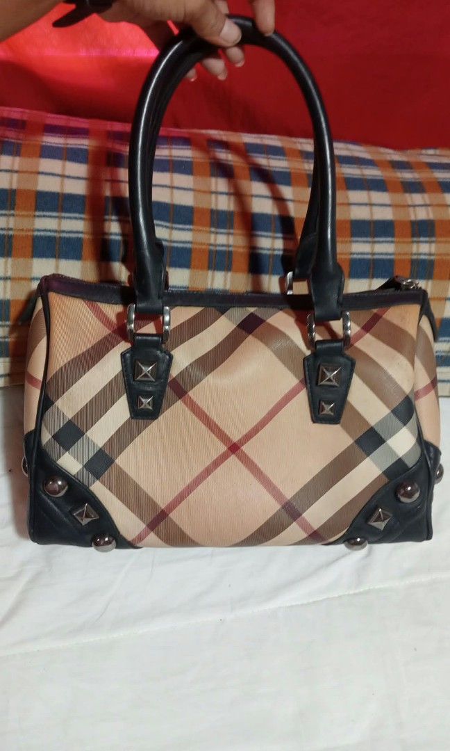 Burberry Black/Beige Nova Check Bowling Bag (Category: Tote Bags) located in Bolinao. Submitted by shayne_0215 (Listing ID 1466481449, Image 1). Description: - Helping a friend - Normal signs of use, no major flaw - Needs cleaning, especially the inside since it has stain - Ykk Zip with washtags - Last Price Posted with Free Shipping Nationwide - Deal Now, Pay Now via GCASH - Shipping Nationwide via JNT Express.