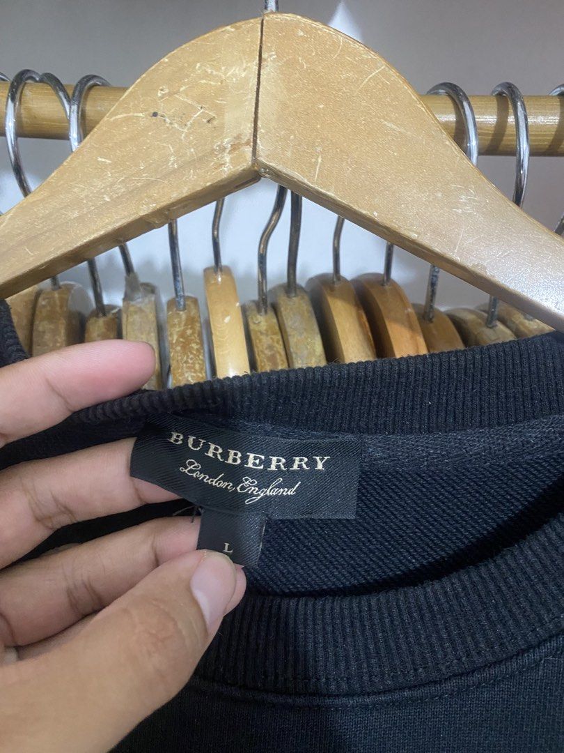 Burberry crewneck (Category: Coats, Jackets and Outerwear) located in Legazpi City. Submitted by dimas_loot (Listing ID 1466417931, Image 2). Description: Burberry crewneck No issue Size large 1200.