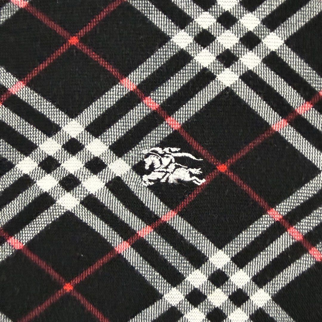 Burberry london blouse (Category: Shirts) located in Cavite. Submitted by epiboie (Listing ID 1466530446, Image 3). Description: Burberry blouse Size 38 18.5x19 Color rate: 9.5/10 Excellent condition No issue 880 .