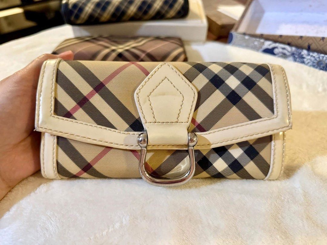 Burberry Nova Check Stirrup pattern (Category: Luxury Bags & Wallets) located in San Jose del Monte. Submitted by mightyhawk.59282e (Listing ID 1466391160, Image 1). Description: Bought in japan good as new manufacturing prefixes iZA439 or ZA415 stamped on.