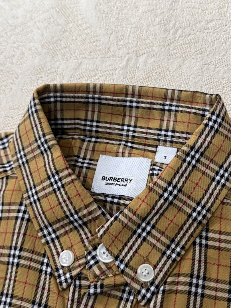 Burberry Nova Plaid Buttondown Longsleeves (Category: Formal Shirts) located in Angeles City. Submitted by luigisells (Listing ID 1466413411, Image 3). Description: Size M 28x19.5 Excellent Condition Issue/s: none MOP: Gcash or Bank Transfer Courier: J&t Express.