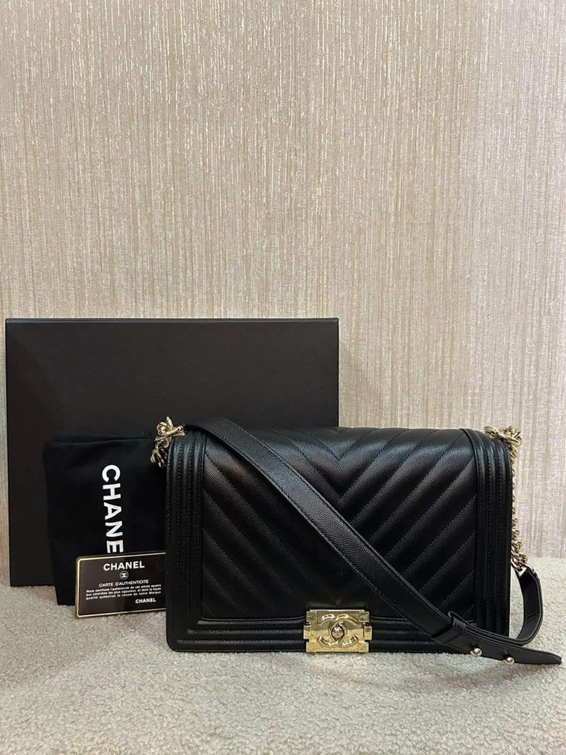 C H A N E L New Medium Boy Chevron Bag (Category: Luxury Bags & Wallets) located in Manila. Submitted by bagislifeshop (Listing ID 1466445436, Image 2). Description: ▪️C H A N E L New Medium Boy Chevron Bag▪️ ☑️ Available in Pampanga ✅Series 25 ✅Condition: 9.5/10 ✅Material: Caviar in GHW ✅Colour: Black ✅Dimension: 28x 17.5x 7.5 cm ✅Inclusions: Box ,dustbag, authenticity card, hologram intact and entrupy certificate .
