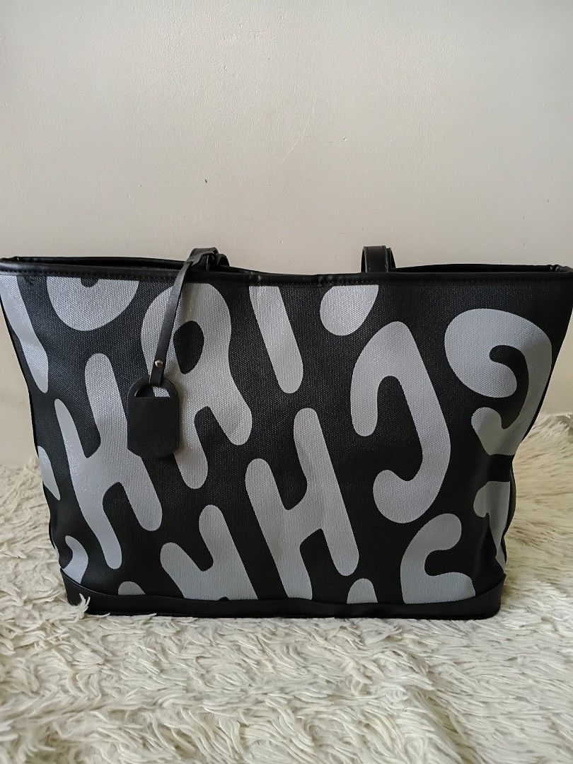 C Ng Tote (Category: Tote Bags) located in Paranaque City. Submitted by raenjavi (Listing ID 1466415092, Image 1). Description: Php899.