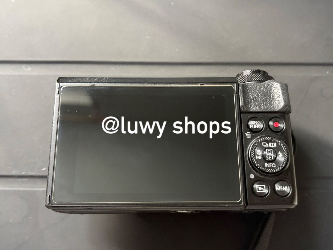 CANON G7X MARK II (Category: Cameras) located in Caloocan City. Submitted by luwycutie (Listing ID 1466417071, Image 3). Description: - No functional issues - Has minor scratches (9.5/10 po yung cosmetic) inclusion: - charger - battery - silicone case - sd card 32gb DM po if interested (Meet up lang po sa MOA) .