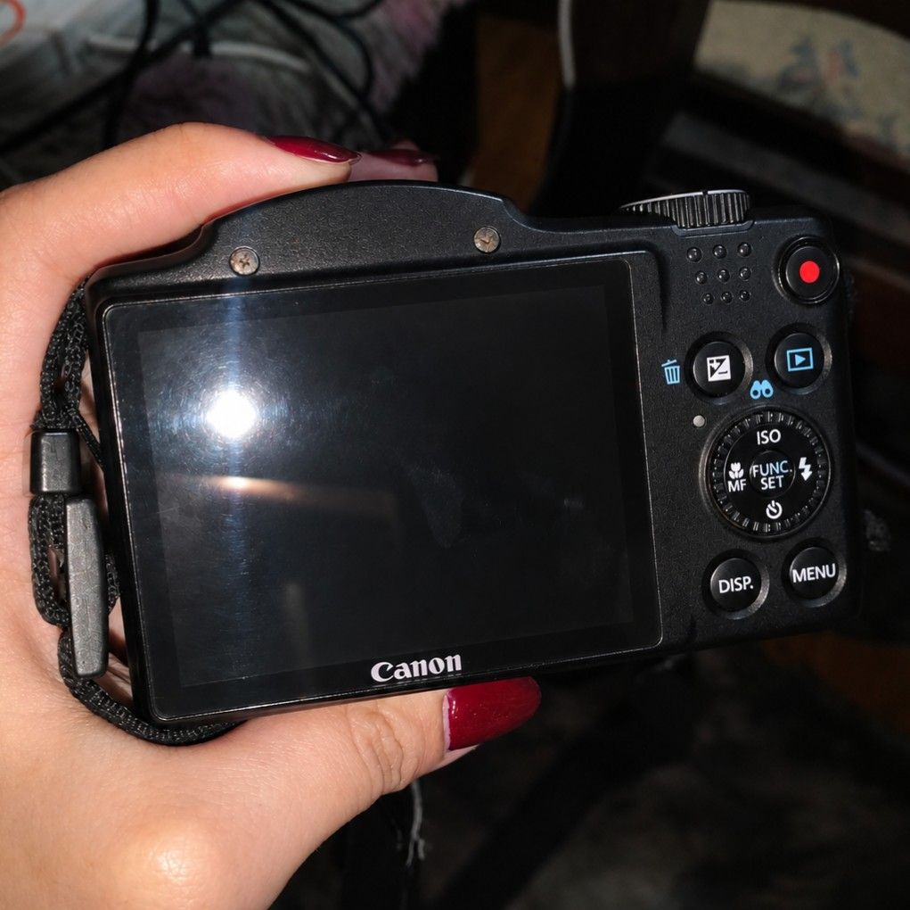 Canon PowerShot SX500 IS Camera (Category: Cameras) located in Manila. Submitted by cheezynutzyfriez (Listing ID 1466462539, Image 3). Description: selling my canon powershot sx500 is in good working condition, just needs external cleaning! no visible damage and all buttons/functions are working properly. perfect for casual photos, travel, digicam pics, or if you just want that old-school or nostalgic camera look 🤍 inclusions: • canon powershot 