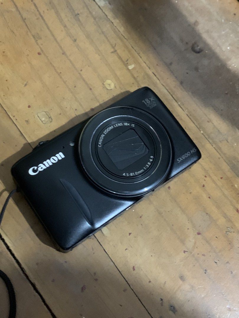 Canon sx600 HS (Category: Cameras) located in Valenzuela. Submitted by youngbear_cdaf6c (Listing ID 1466545829, Image 1). Description: Canon SX600 HS (A literal G7x dupe!) nego! ✨ 16.0 MP CMOS sensor ✨ 18x optical zoom ✨ 25mm wide-angle lens ✨ 24–450mm equivalent focal range ✨ DIGIC 4+ image processor ✨ Full HD 1080p video recording ✨ 3.0” LCD screen ✨ Built-in Wi-Fi + NFC ✨ Optical Image Stabilizer ✨ Intelligent IS ✨ Creative Shot mode ✨ Smart A