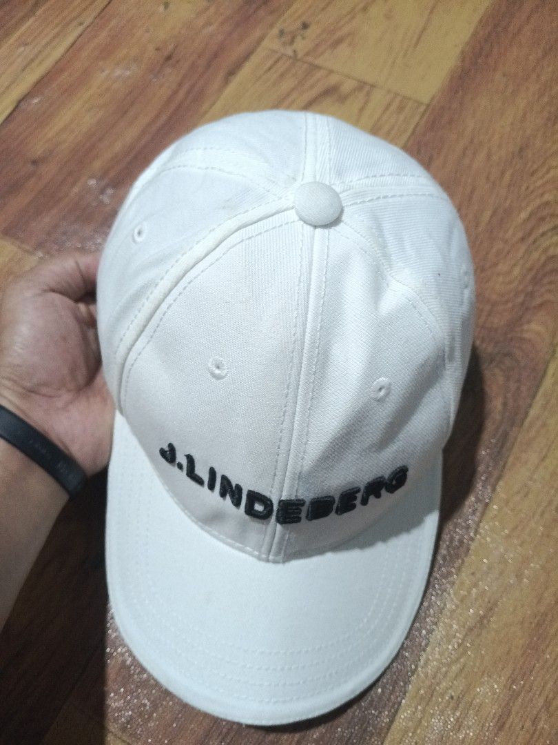Cap (Category: Activewear) located in Valencia. Submitted by castilloukay_372f09 (Listing ID 1466437189, Image 3). Description: .