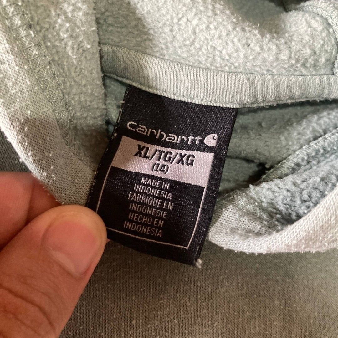 Carhartt hoodie script (Category: Activewear) located in Bulacan. Submitted by ajinn_ (Listing ID 1466382788, Image 2). Description: size M pwede for women.