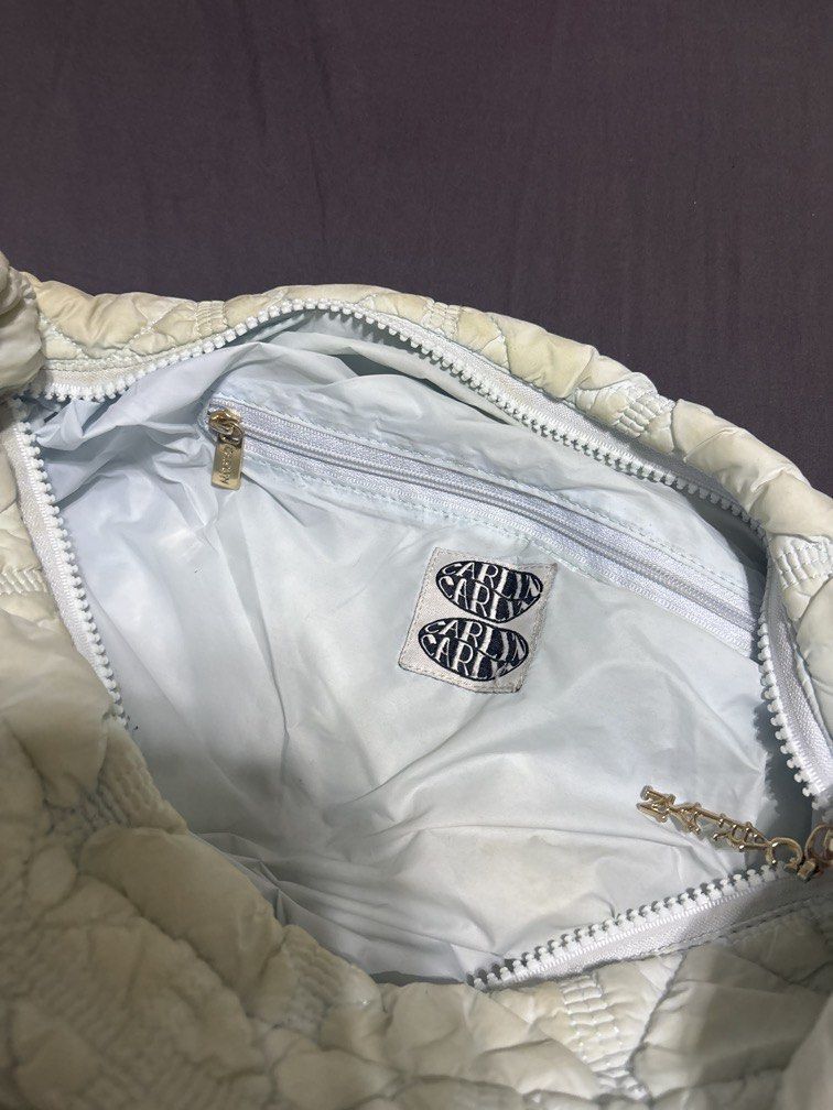 Carlyn Puffer Bag (Category: Tote Bags) located in Cavite. Submitted by owsssss (Listing ID 1466471106, Image 3). Description: Need lang po ng wash.