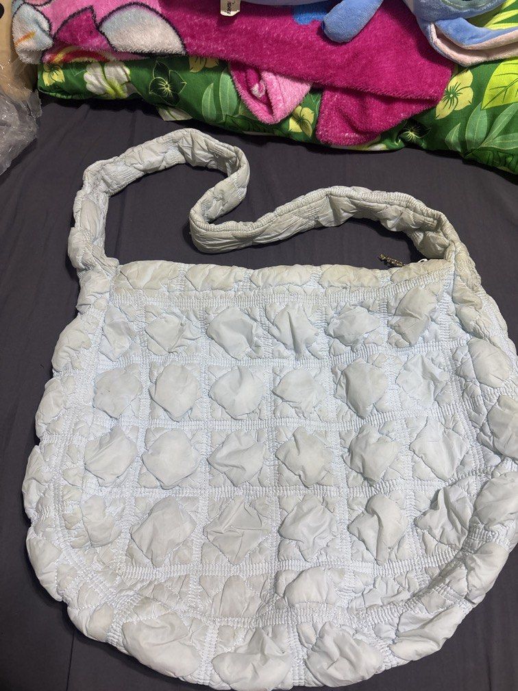 Carlyn Puffer Bag (Category: Tote Bags) located in Cavite. Submitted by owsssss (Listing ID 1466471106, Image 1). Description: Need lang po ng wash.