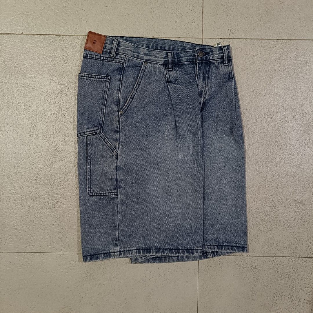 Carpenter Long Jorts (Category: Shorts) located in Cebu City. Submitted by findwaze6000 (Listing ID 1466524173, Image 1). Description: Excellent condition Waistline: 30-32 Length: 23 Color rate: 9/10 Condition: 9/10 No issue Washed✅ (ready to use) Solid nito sa personal promise! DM TO PURCHASE 📩.
