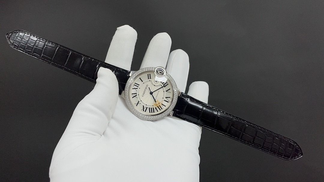 Cartier Ballon Bleu Diamond Bezel Automatic Watch (Category: Luxury Watches) located in Muntinlupa City. Submitted by wassomsalp20437 (Listing ID 1466406270, Image 2). Description: - Brand/Model: Cartier Ballon Bleu Automatic - Bezel: Elegant diamond-set bezel - Dial: Silver guilloché dial with Roman numeral hour markers - Hands: Signature blue sword-shaped hands - Date: Convenient date window at 3 o'clock - Crown: Distinctive sapphire cabochon i
