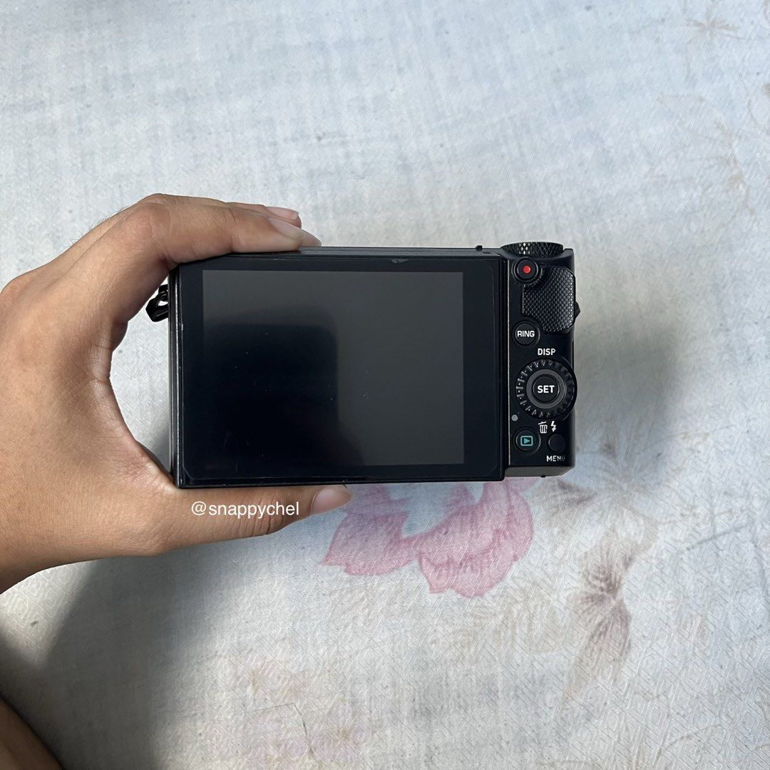 CASIO EX-100 (Flip Camera & Pop up flash) (Category: Cameras) located in Manila. Submitted by snappychel_since2026 (Listing ID 1466378462, Image 3). Description: Casio EX-100 (Flip camera & Pop up Flash) Good as new 💫 🏷️ 14,999 Negotiable price✨ INCLUSION: ⭐️ Battery ⭐️ Universal Charger ⭐️ SD Card ⭐️ Screen Protector ✨ Built-in Wi-Fi ✨ Video Capture (1920x1080) ✨ built-in AF (red flash) ✨ built-in HDMI port ✅ NO FUNCTIONAL ISSUE ✅ READY TO USE