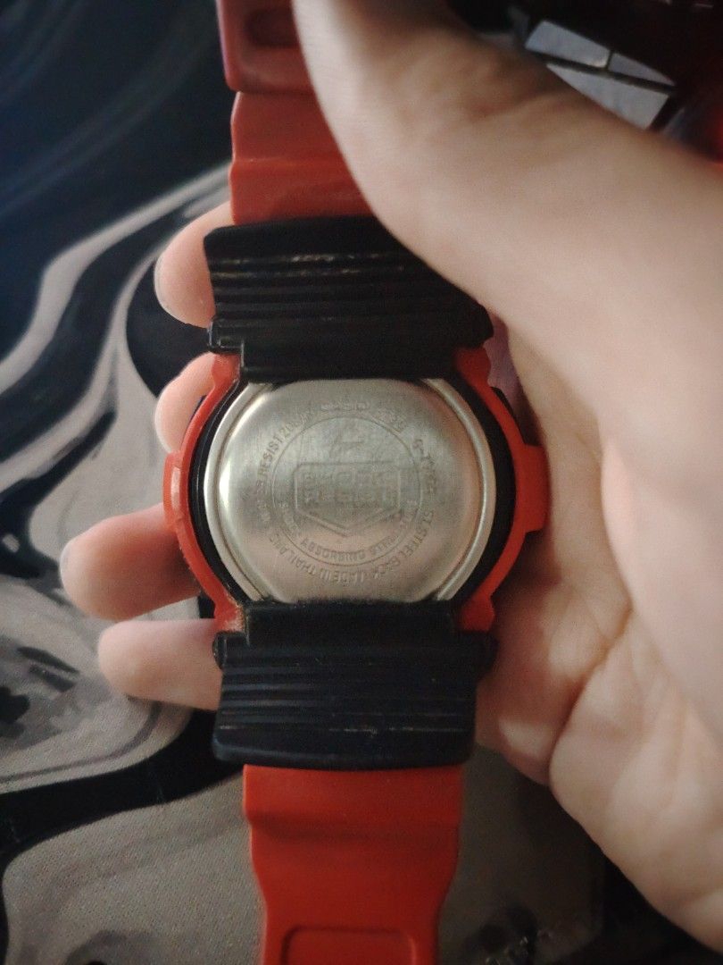 Casio G-Shock WR20BAR Red (Category: Men's Watches) located in Paranaque City. Submitted by nicolaslfc (Listing ID 1466465123, Image 2). Description: working.