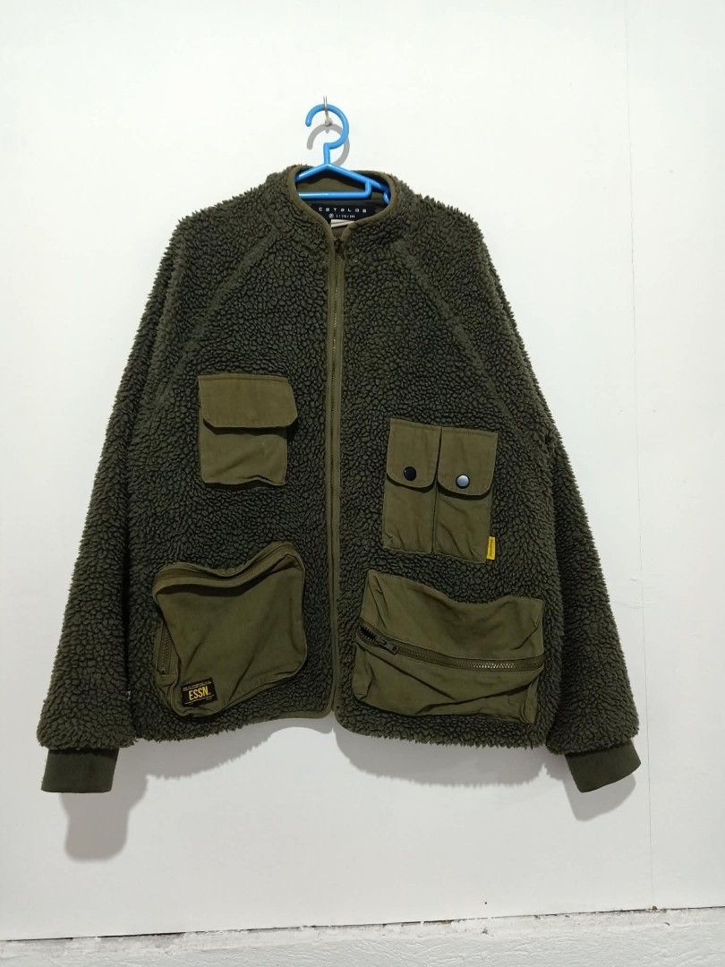 Catalog Utility Fleece Jacket (Category: Activewear) located in Manila. Submitted by thriftyasher.2601. (Listing ID 1466470555, Image 1). Description: L.