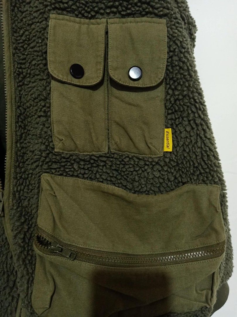 Catalog Utility Fleece Jacket (Category: Activewear) located in Manila. Submitted by thriftyasher.2601. (Listing ID 1466470555, Image 3). Description: L.