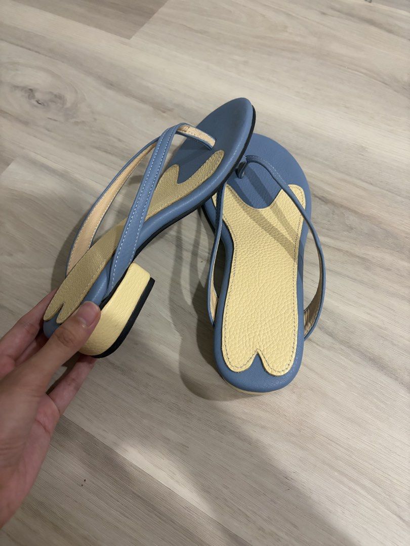 Catsua Bone in Blue Butter Sandals (Category: Flats & Sandals) located in Quezon City. Submitted by shop_imdari (Listing ID 1466510450, Image 3). Description: Catsua bone in blue butter sandals slippers Size 7 Brand new condition used only 2x -3x Orig price: 3,990 RFS: Decluttering This is phasing out soon and most sizes are out of stock online!.
