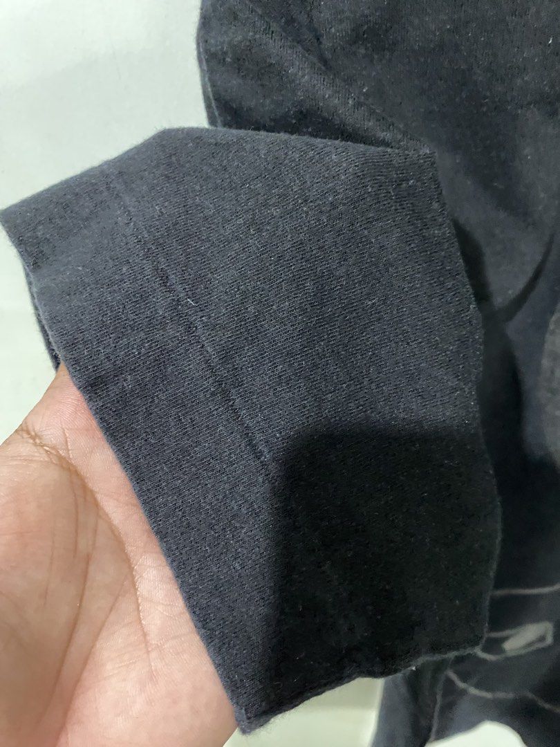 CDG PLAY AUTHENTIC (Category: Shirts) located in Rizal. Submitted by thrift.cartel (Listing ID 1466381298, Image 3). Description: .
