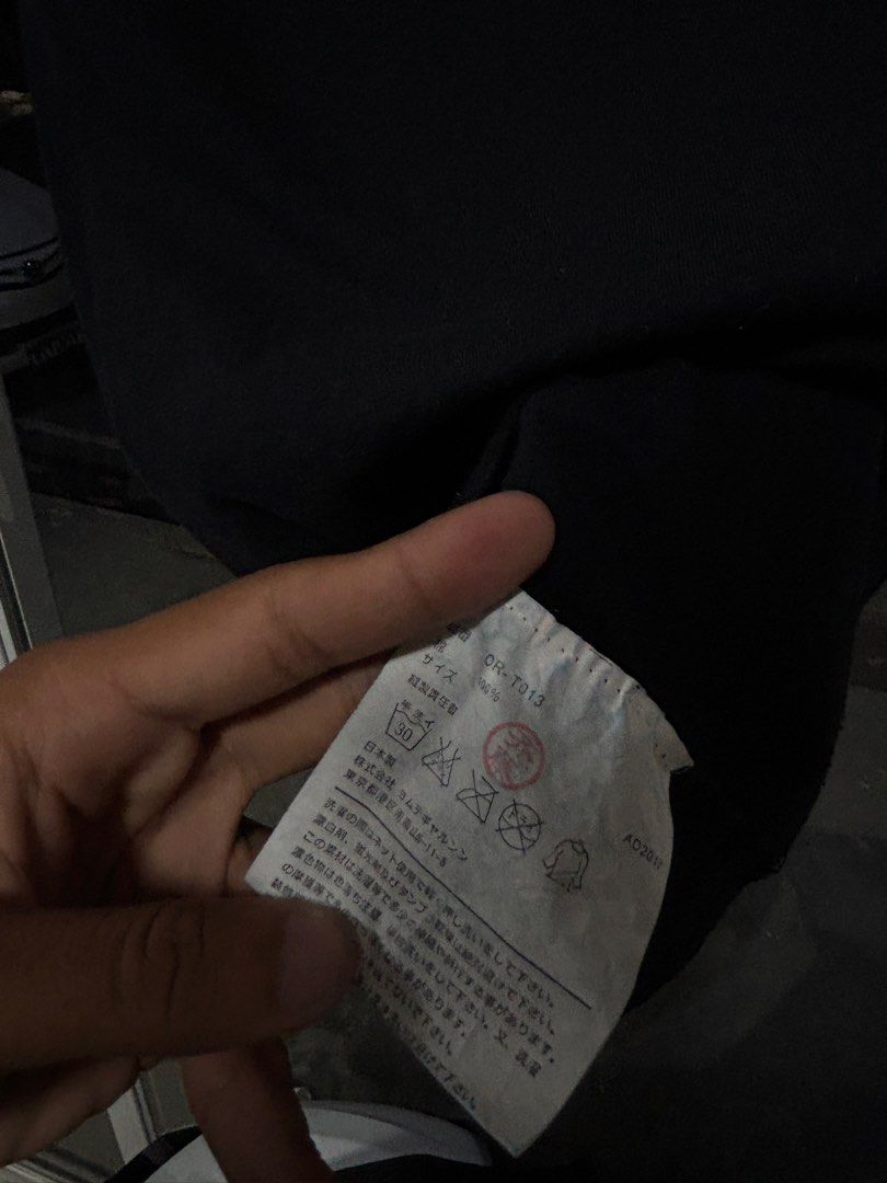 CDG TEE (Category: Formal Shirts) located in Rizal. Submitted by underrated.klyde (Listing ID 1466469641, Image 3). Description: BEST FIT SMALL PRESTINE CONDITION 9.8/10 COLOR RATE NO ISSUE TAYTAY RIZAL.