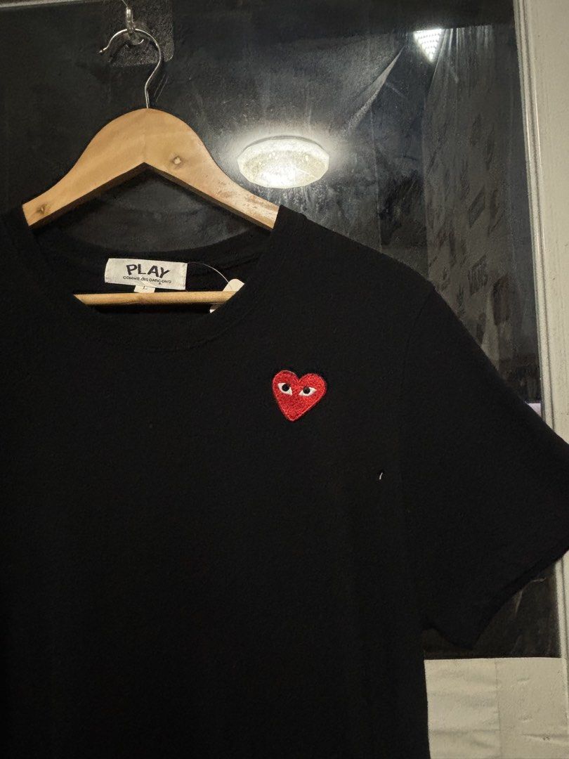 CDG TEE (Category: Formal Shirts) located in Rizal. Submitted by underrated.klyde (Listing ID 1466469641, Image 2). Description: BEST FIT SMALL PRESTINE CONDITION 9.8/10 COLOR RATE NO ISSUE TAYTAY RIZAL.