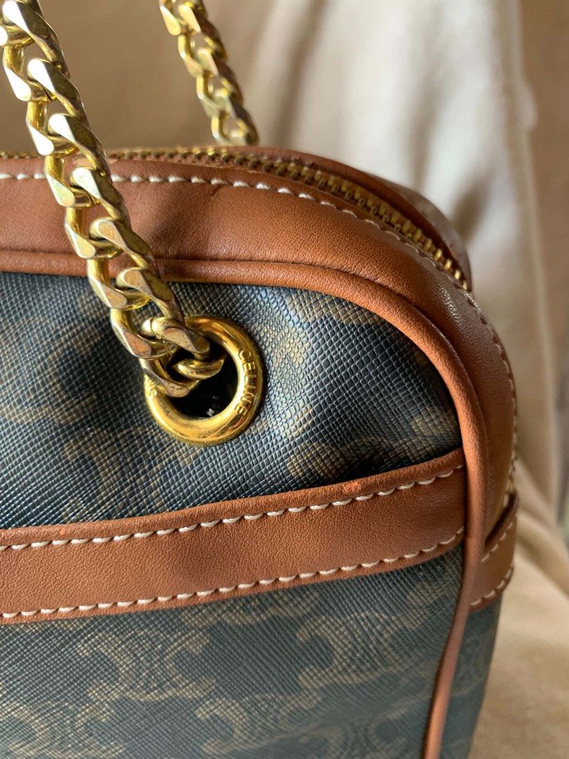 Celine (Category: Luxury Bags & Wallets) located in Murcia. Submitted by cool.jacquelinebatilaran (Listing ID 1466393276, Image 3). Description: May rubs .