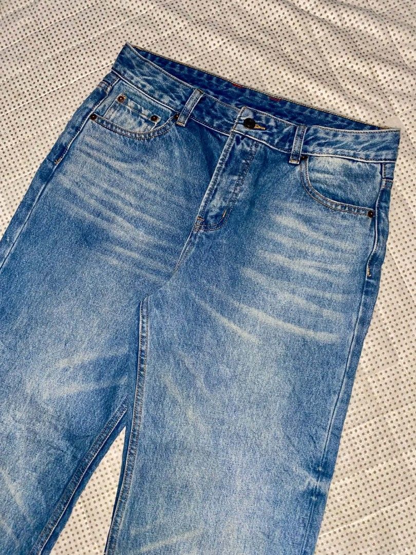 CELINE (Category: Jeans) located in Lucena. Submitted by southdeals4301 (Listing ID 1466501375, Image 3). Description: CELINE STRAIGHT-LEG MEDIUM WASH JEANS SIZE 30 ACTUAL MEASUREMENTS WAIST 32 LENGTH 42 HEM 9 EXCELLENT CONDITION.