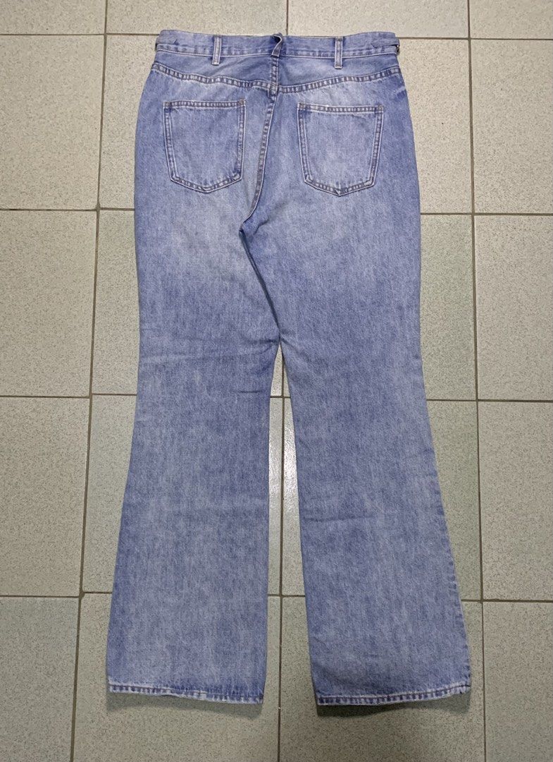 CELINE Blue Flared Jeans With Gold Details (Category: Jeans) located in Davao. Submitted by mysticeagle-2763 (Listing ID 1466466043, Image 2). Description: Dimes W-32📌 L-41📌 T-11📌 H-9.5📌.