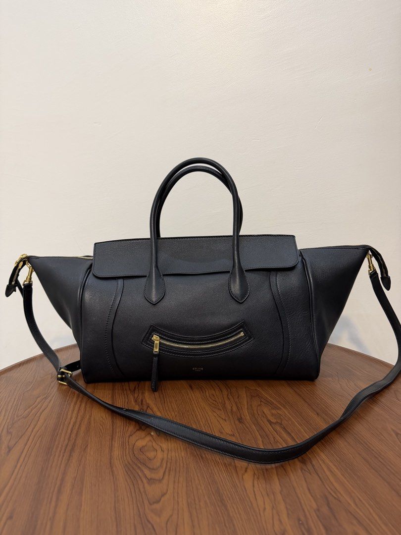 Celine Luggage Large (Category: Luxury Bags & Wallets) located in San Fernando. Submitted by gbagscollection (Listing ID 1466508471, Image 1). Description: Authen not guaran. Genuine italian leather No issue .