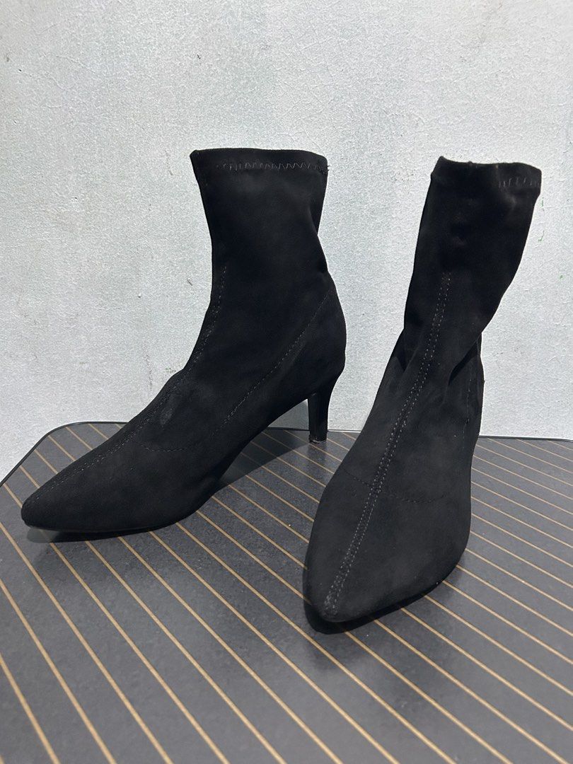 Chaakan Black Suede Ankle Boots (Category: Boots) located in Quezon City. Submitted by jjsurplus_23 (Listing ID 1466503704, Image 1). Description: 23-23.5cm insole.