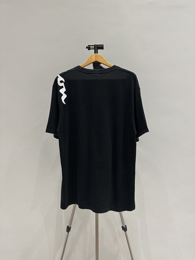CHAMPION MEGA PRINT LOGO Script (Category: Tshirts & Polo Shirts ) located in Baliuag. Submitted by thrift.king.ph (Listing ID 1466484489, Image 2). Description: CHAMPION BIG SCRIPT LOGO In good condition W 22.5 L 32.