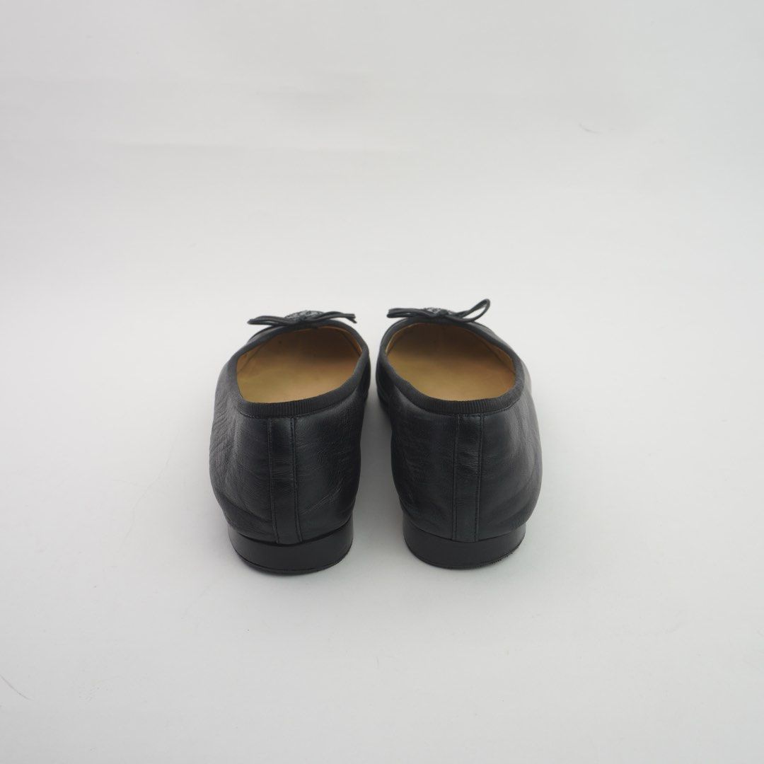 Chanel Black Patent Cap Toe Ballet Flats (Category: Sneakers & Footwear) located in Taguig. Submitted by dluxenest (Listing ID 1466353656, Image 3). Description: Last price posted Inclusion: dust bag You may follow us on IG : dluxenest FB : Dragons Luxe Nest.