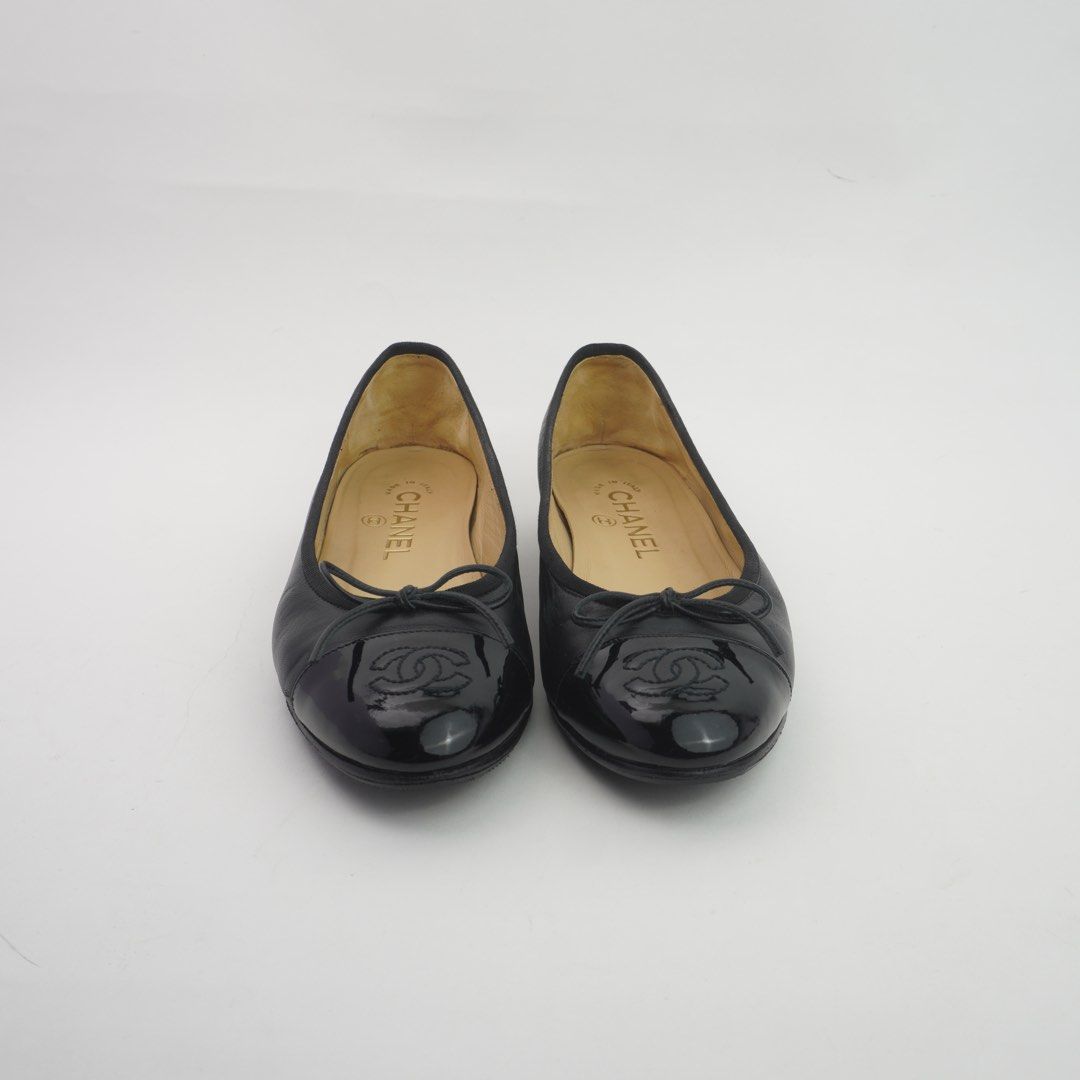 Chanel Black Patent Cap Toe Ballet Flats (Category: Sneakers & Footwear) located in Taguig. Submitted by dluxenest (Listing ID 1466353656, Image 2). Description: Last price posted Inclusion: dust bag You may follow us on IG : dluxenest FB : Dragons Luxe Nest.