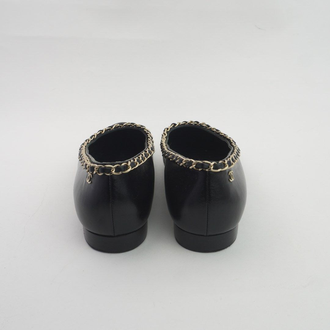 Chanel Black Pointed Cap Toe Chain Ballet Flats (Category: Sneakers & Footwear) located in Taguig. Submitted by dluxenest (Listing ID 1466353356, Image 3). Description: Last price posted Inclusion: dust bag You may follow us on IG : dluxenest FB : Dragons Luxe Nest.