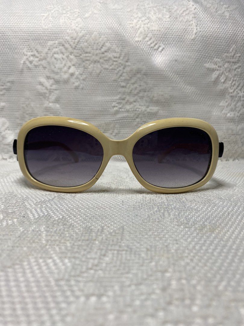 Chanel cc bow sunglasses (Category: Sunglasses & Eyewear) located in Angeles City. Submitted by noagrace (Listing ID 1466349337, Image 1). Description: Chanel CC bow sunglasses Beige color Flawed frame (last pic) P280.