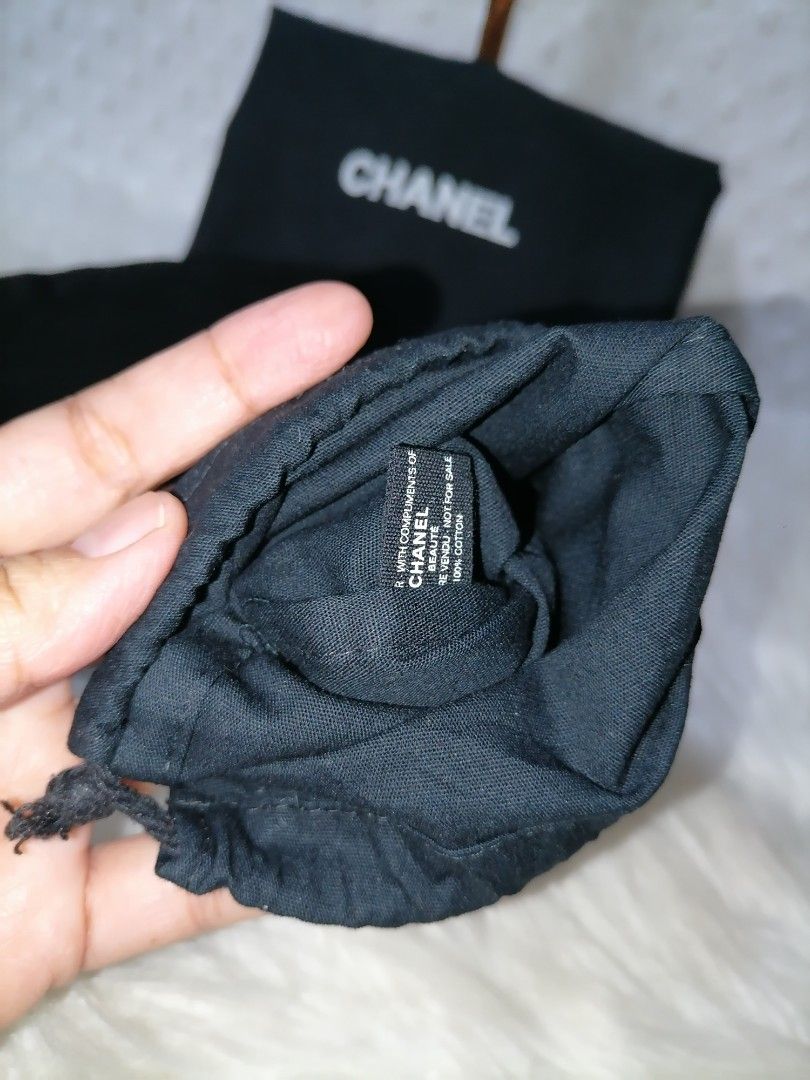 Chanel Dustbag Bundle (Category: Luxury Accessories) located in Butuan. Submitted by az-branded.items (Listing ID 1466450649, Image 3). Description: Size: medium W 18" x L13" Small: W almost 12" x L 9.5" Very small: W 4.5" x L 5.5" Selected from ukay bale.