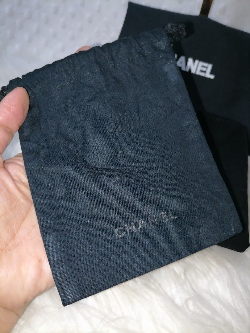 Chanel Dustbag Bundle (Category: Luxury Accessories) located in Butuan. Submitted by az-branded.items (Listing ID 1466450649, Image 2). Description: Size: medium W 18" x L13" Small: W almost 12" x L 9.5" Very small: W 4.5" x L 5.5" Selected from ukay bale.