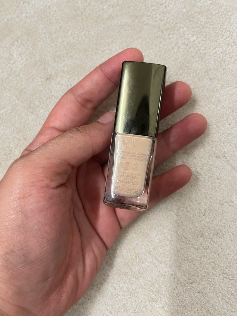 Chanel Sublimage L'Essence De Teint Mini B10 (Category: Makeup) located in Cagayan de Oro. Submitted by simplydecluttering_makeup (Listing ID 1466497512, Image 2). Description: - Brand: Chanel - Item: Sublimage L'Essence De Teint - Shade: B10 - Size: Sample size - Origin: Made in France - Packaging: Glass bottle with golden cap and pump dispenser - Note: Great way to test this high-end formula affordably.
