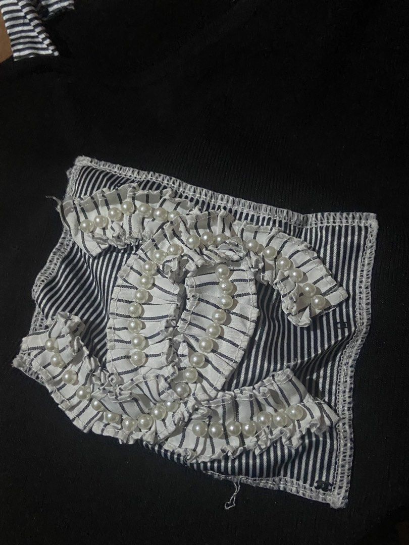 CHANEL TOP (Category: Luxury Apparel) located in Naga. Submitted by lux.shirt.ph (Listing ID 1466563296, Image 2). Description: Dm dm dm.