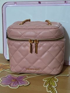 (Category: ) located in . Submitted by huda_wardrobe (Listing ID 1466421628, Image 1). Description: .