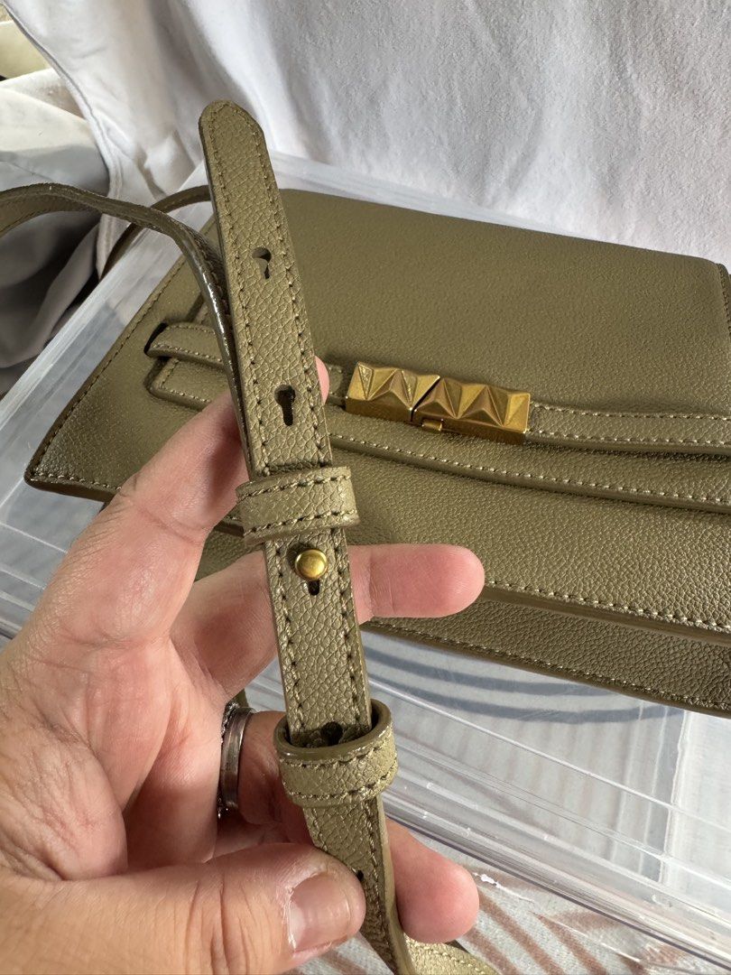 CHARLES AND KEITH GREEN SLING BAG (Category: Cross-body Bags) located in Pagsanjan. Submitted by lavishbyji22912 (Listing ID 1466363770, Image 3). Description: Authentic Charles & Keith bag brand new with tag No dustbag pero i provided a new one Rfs: d ko na ginagamit Super nice nito in person .