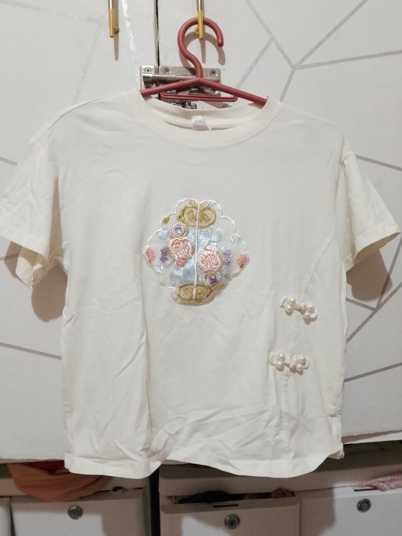 chinese style floral white tshirt coquette (Category: Blouses) located in Quezon City. Submitted by aesthetellah (Listing ID 1466530786, Image 1). Description: size: S-M.