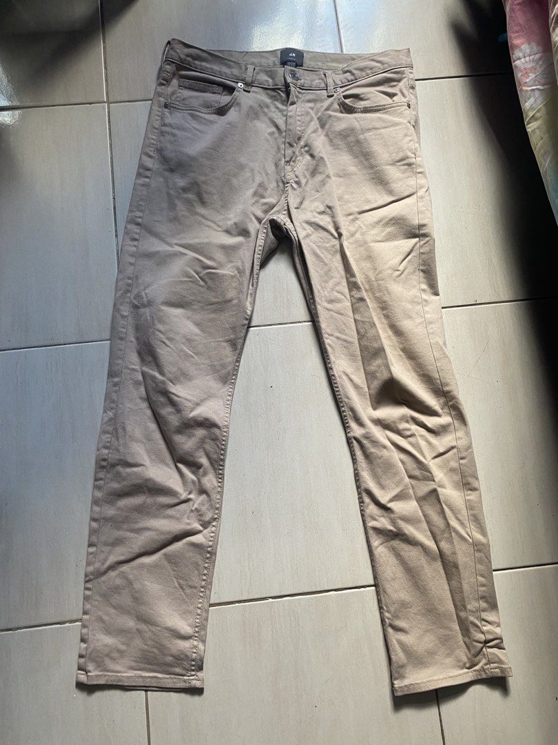 H&M Beige/Khaki Blended Color Slim Fit Chino Pants (Category: Chinos) located in Rizal. Submitted by kenrick_2003 (Listing ID 1466370460, Image 2). Description: Size: 30 Fits to 32 Fittings: Slim Fit Inseam: 28 Inches Length: 38 Hem: 7 Inches Condition: Like New.