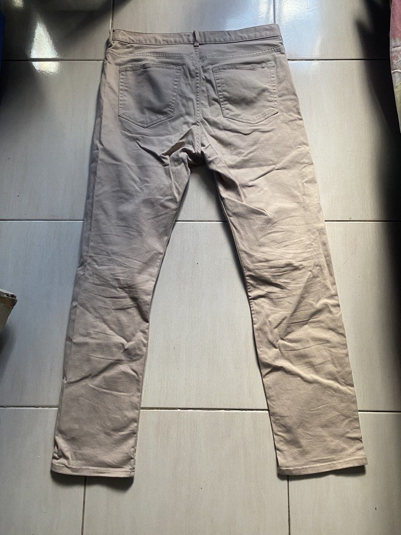 H&M Beige/Khaki Blended Color Slim Fit Chino Pants (Category: Chinos) located in Rizal. Submitted by kenrick_2003 (Listing ID 1466370460, Image 3). Description: Size: 30 Fits to 32 Fittings: Slim Fit Inseam: 28 Inches Length: 38 Hem: 7 Inches Condition: Like New.