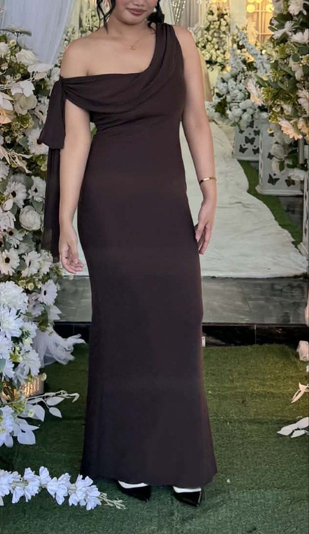 Choco brown long dress (Category: Evening dresses & gowns) located in Quezon City. Submitted by decluttermeee (Listing ID 1466366279, Image 3). Description: Used once on wedding .
