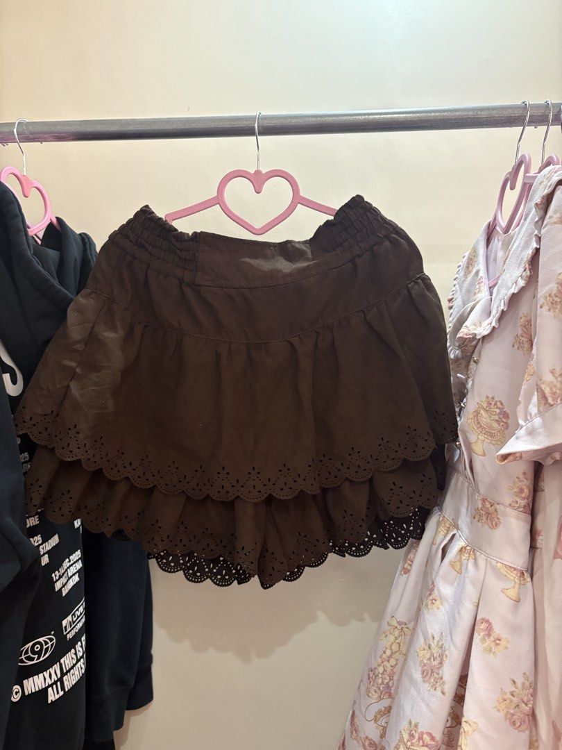choco brown sukapan (Category: Skirts) located in Cavite. Submitted by beryl.fae (Listing ID 1466419384, Image 2). Description: both jp brands no flaws both for 3k shipped.