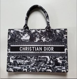 (Category: ) located in . Submitted by vintgbags (Listing ID 1466433901, Image 1). Description: .