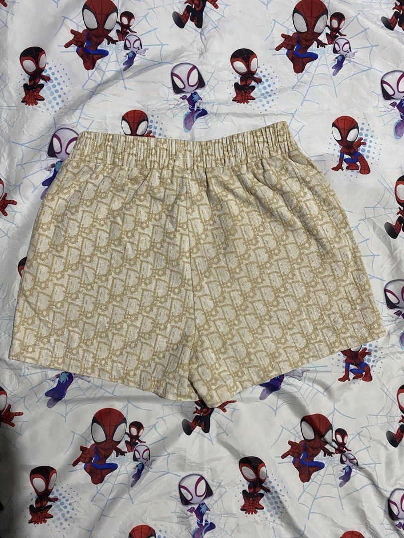 Christian Dior Monogram (Category: Shorts) located in Alicia. Submitted by adorable-de (Listing ID 1466492584, Image 1). Description: Christian Dior Monogram Short Excellent condition as new pa need wash lang mga bossing ganda jito sa personal ganda tela makapal siya with 2side pocket monogram dior mga bossing parang embossed pagvka monogram napaka ganda size on tag Dimensions Waistline 26upto34 Length13 colorrate9.9.10 550 plus shipping fee .