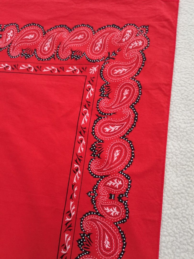 classic red paisley bandana (Category: Scarves) located in Santa Cruz. Submitted by oddpenguin-4575 (Listing ID 1466532732, Image 3). Description: measurement:20"×20" 📌Brand:no brand 📌issue:❌ 📌Actual shades may differ slightly depending on ambient lighting conditions. 📌"Thrift Disclaimer: Items are pre-owned. Expect minor flaws like washable marks or storage dust. Please buy only if you're comfortable with the charm of vintage wear." 📌SF sho
