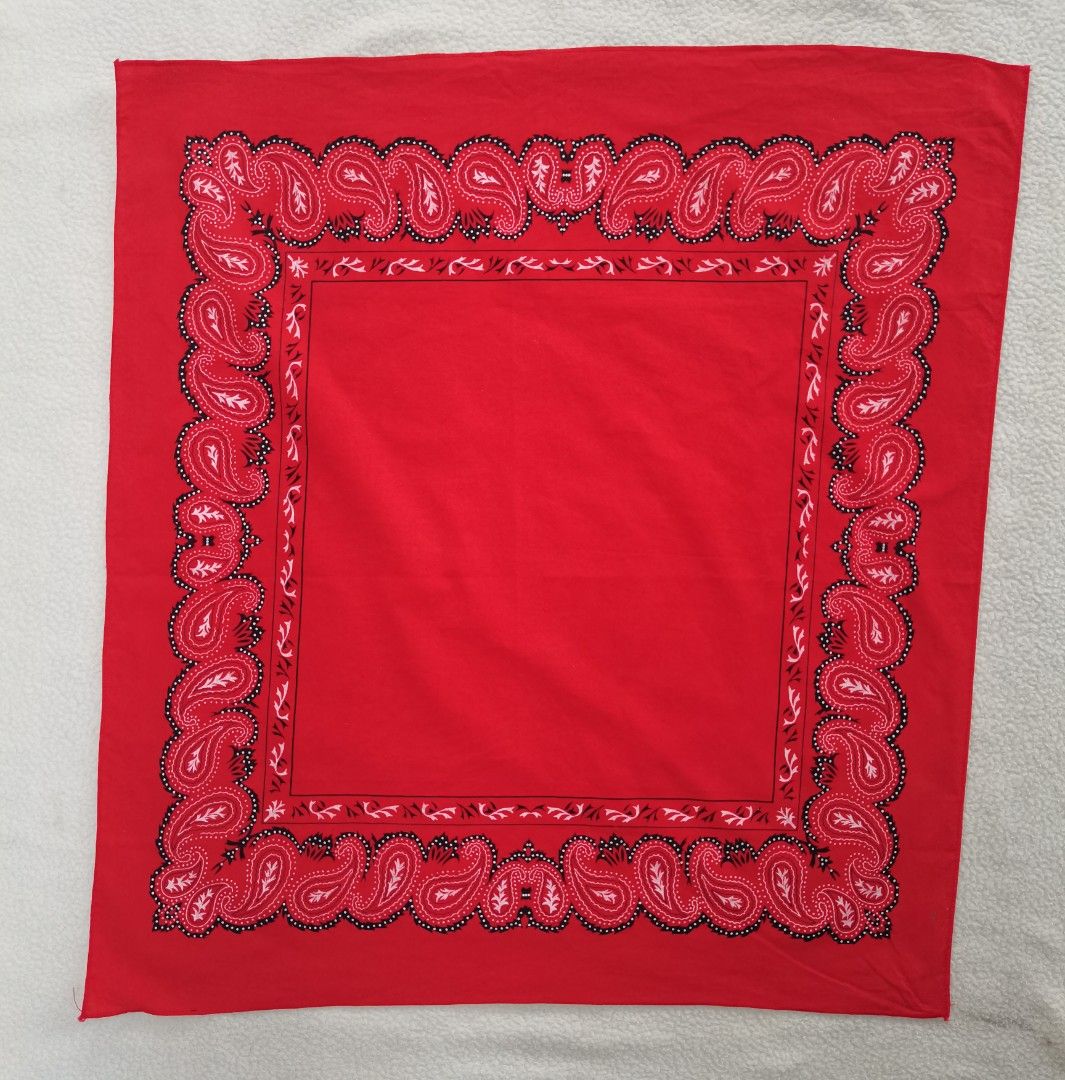 classic red paisley bandana (Category: Scarves) located in Santa Cruz. Submitted by oddpenguin-4575 (Listing ID 1466532732, Image 2). Description: measurement:20"×20" 📌Brand:no brand 📌issue:❌ 📌Actual shades may differ slightly depending on ambient lighting conditions. 📌"Thrift Disclaimer: Items are pre-owned. Expect minor flaws like washable marks or storage dust. Please buy only if you're comfortable with the charm of vintage wear." 📌SF sho