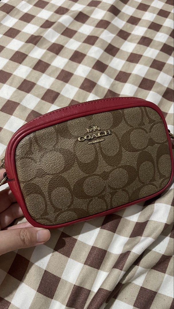 COACH 2-way Bag (Category: Luxury Bags & Wallets) located in Quezon City. Submitted by koichronicles (Listing ID 1466549565, Image 2). Description: 💯 Authentic Coach. 2-way bag. Can be a cross-body bag & a belt bag. ✅ In excellent condition. ✅ No box & dust bag included. ✅ Complete & excellent condition straps. ✅ No flaws.